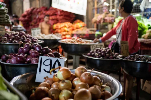 الفلافونويدات في البصل تدعم صحة القلب من خلال خفض ضغط الدم (رويترز)