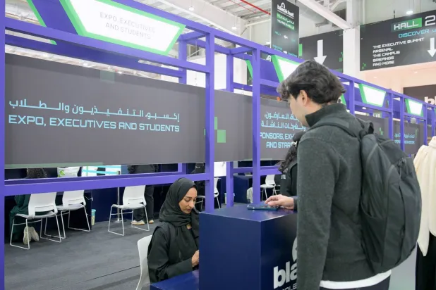 معرض «بلاك هات» أفسح مساحة كبيرة للطلاب ضمن فعالياته (تصوير: تركي العقيلي)