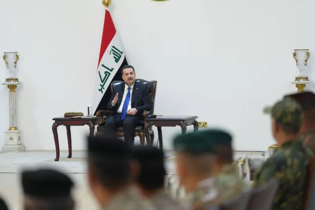 رئيس الوزراء العراقي محمد شياع السوداني خلال استقباله الأربعاء جرحى قوات الأمن في «يوم النصر» على تنظيم «داعش» (رئاسة الحكومة العراقية)