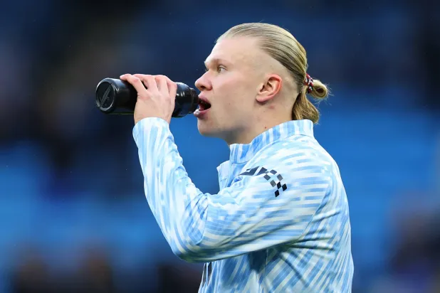 هالاند (إ.ب.أ)