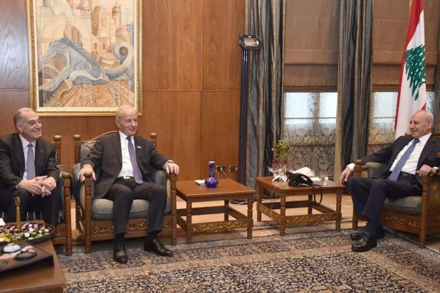 رئيس البرلمان اللبناني نبيه بري مستقبلاً السفير الأميركي في بيروت ميشال عيسى (رئاسة البرلمان)