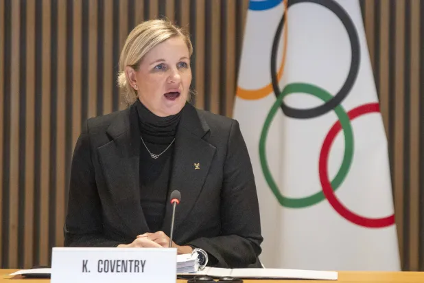 كوفنتري تتحدث خلال المؤتمر الصحافي (د.ب.أ)