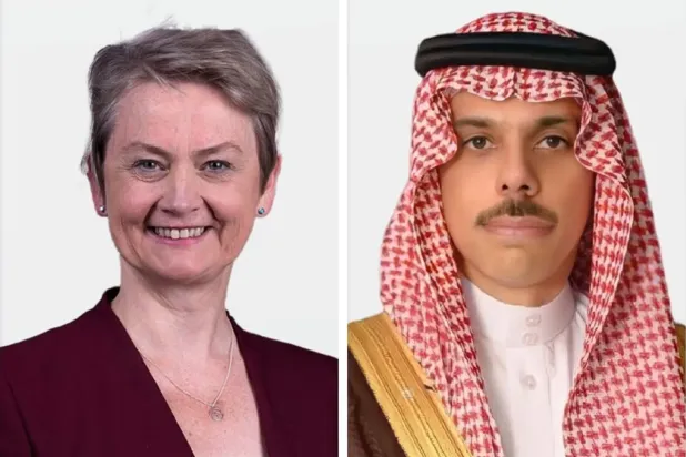 Prens Faysal bin Ferhan ve Bakan Yvette Cooper (Suudi Arabistan Dışişleri Bakanlığı)