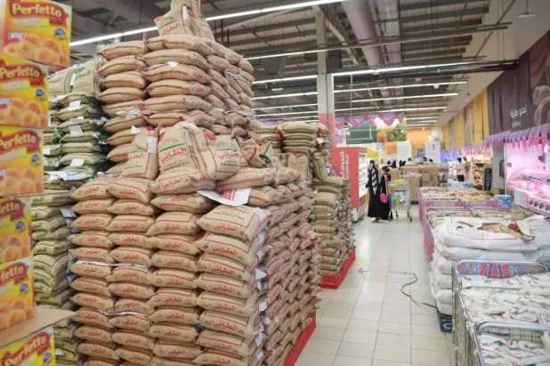 سلع غذائية في أحد مراكز التسوق في السعودية (واس)