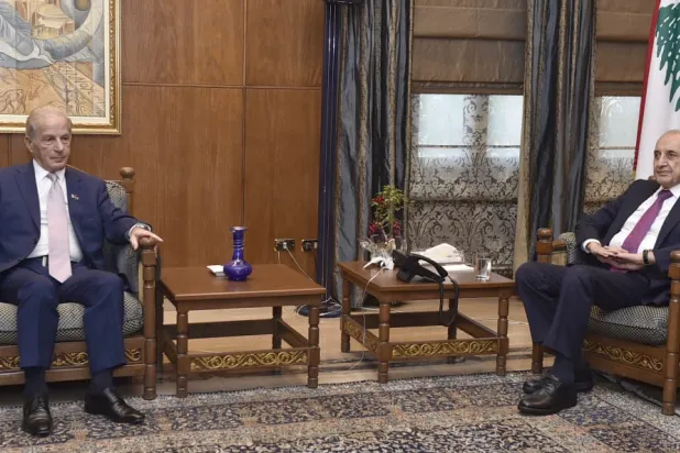 رئيس البرلمان اللبناني نبيه بري مستقبلاً السفير الأميركي ميشال عيسى (رئاسة البرلمان)