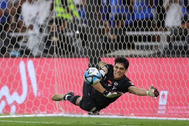 ياسين بونو (أ.ف.ب)