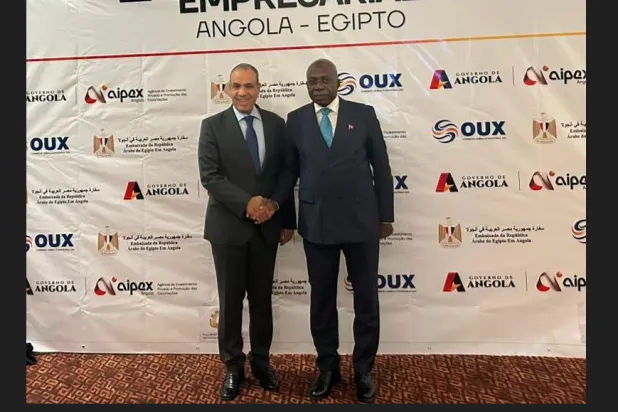 وزير الخارجية المصري بدر عبد العاطي ونظيره الأنغولي تيتي أنطونيو أثناء المشاركة في «منتدى الأعمال» الخميس (الخارجية المصرية) 