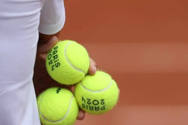 Paris 2024 Olympics - Tennis Training - Roland Garros Stadium, Paris, France - July 24, 2024. General view of tennis balls during training REUTERS/Claudia Greco
