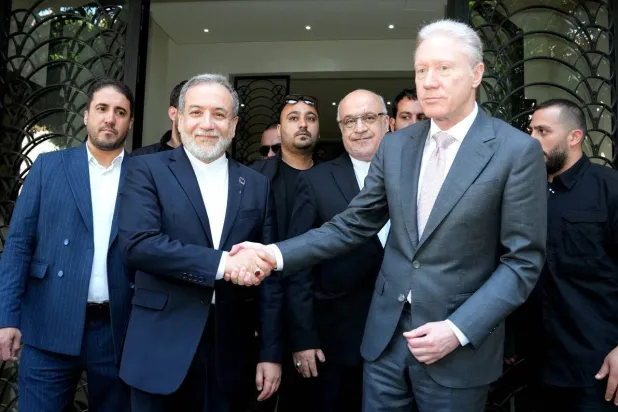 وزير الخارجية اللبناني يوسف رجي يستقبل نظيره الإيراني عباس عراقجي في بيروت يونيو 2025 (أرشيفية-إرنا)