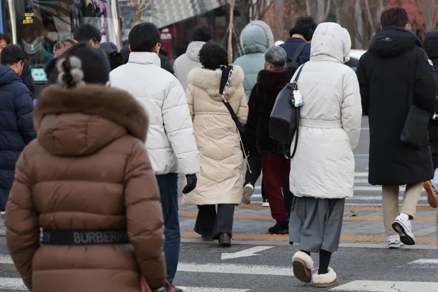 People wearing thick winter coats walk on Gwanghwamun Square in central Seoul, South Korea, 12 December 2025.  EPA/YONHAP