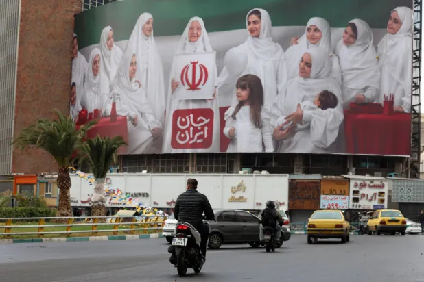 پرچم‌های ایران در مرکز تهران، چهارشنبه (آژانس عکس اروپا)