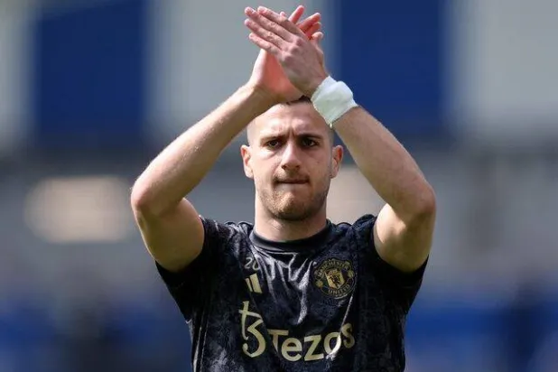 ديوغو دالوت لاعب مان يونايتد (رويترز)