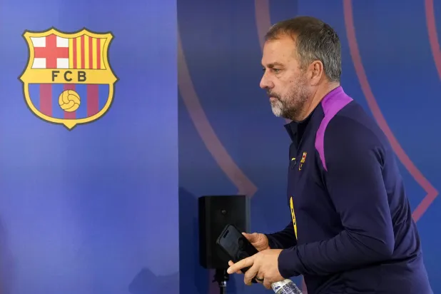 هانز فليك مدرب برشلونة (إ.ب.أ)