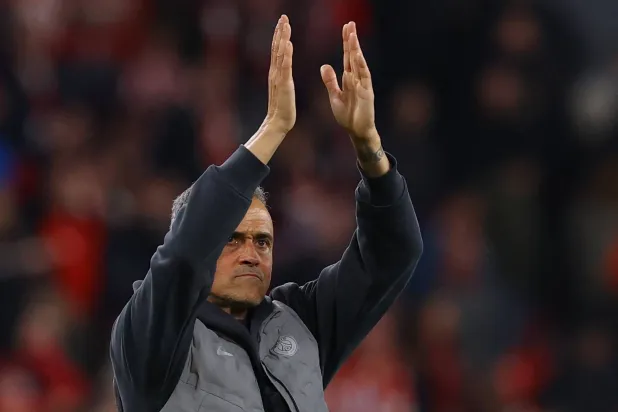 الإسباني لويس إنريكي مدرب باريس سان جيرمان (رويترز)