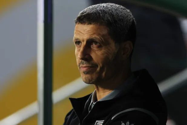 المغربي جمال السلامي المدير الفني للمنتخب الأردني (رويترز)