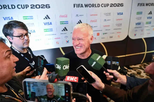 ديشان في لقاء مع وسائل الإعلام (أ.ف.ب)