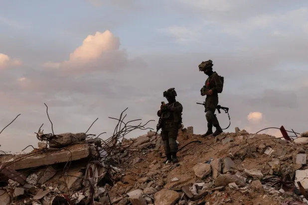 جنديان إسرائيليان في رفح جنوب قطاع غزة (أرشيفية - رويترز)