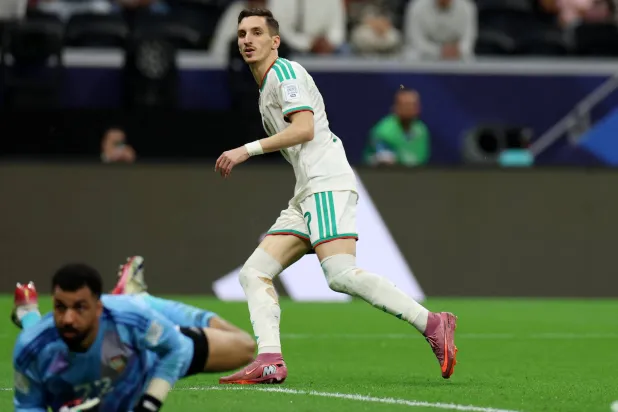 عادل بولبينة حضر في تشكيلة الجزائر للـ«كان» (رويترز)