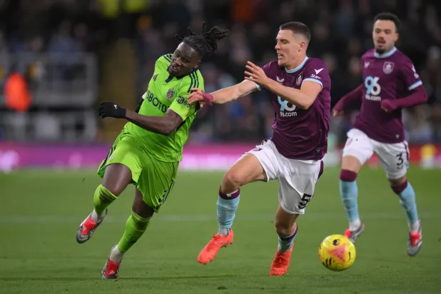 فولهام هزم بيرنلي في «البريميرليغ» (د.ب.أ)