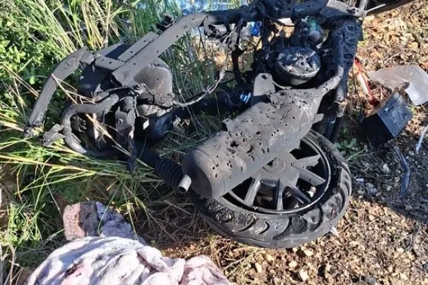 الدراجة النارية التي استهدفت في بلدة ياطر وأدت إلى مقتل شخص (الوكالة الوطنية للإعلام) 