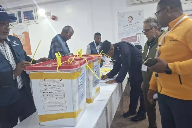 صناديق الاقتراع داخل مراكز الانتخابات البلدية المؤجلة (مفوضية الانتخابات)