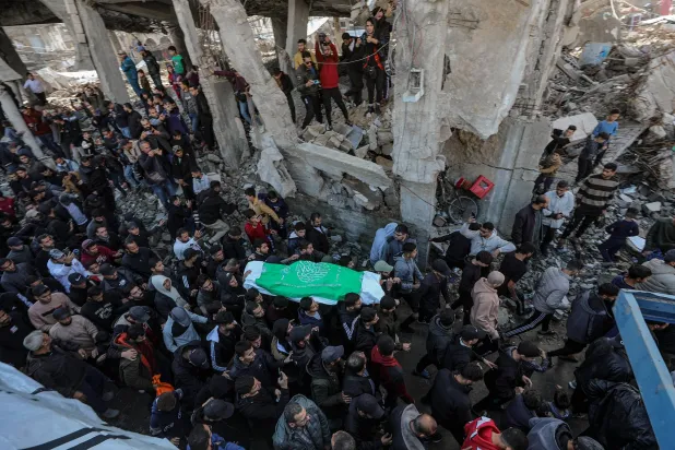 جانب من تشييع رائد سعد في قطاع غزة الأحد (إ.ب.أ)