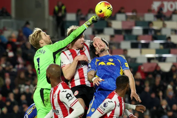  التعادل الإيجابي حسم لقاء برينتفورد مع ضيفه ليدز يونايتد (رويترز)