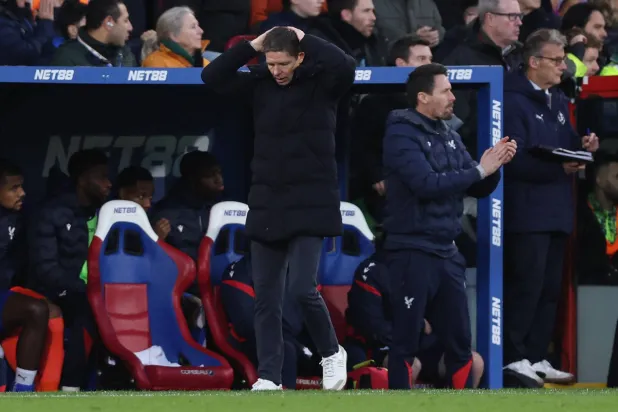 أوليفر غلاسنر المدير الفني لفريق كريستال بالاس (رويترز)