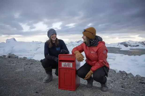 Kirsten Shaw (left) and Aurelia Reichardt with the new postbox (BAS) 