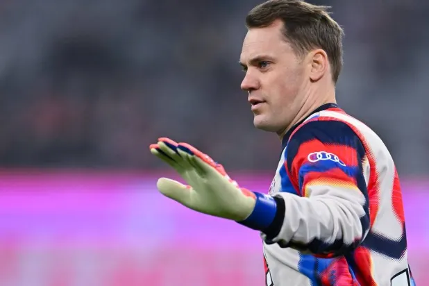 14 December 2025, Bavaria, Munich: Bayern Munich goalkeeper Manuel Neuer warms up ahead of the German Bundesliga soccer match between Bayern Munich and FSV Mainz 05 at the Allianz Arena. (dpa)