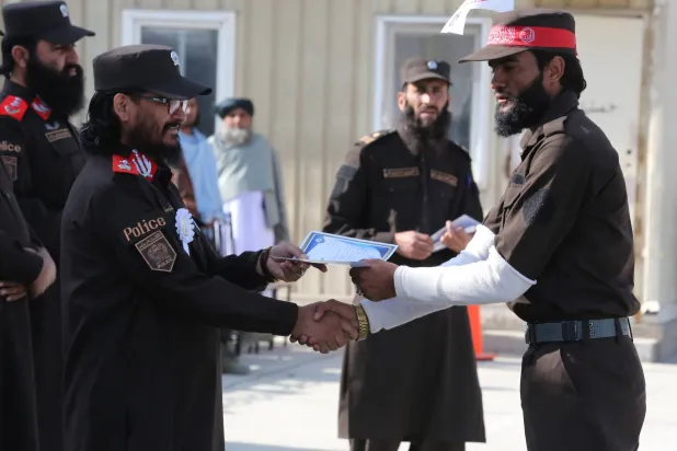 خريجو شرطة «طالبان» يحضرون حفل تخرج جماعي في جلال آباد بولاية ننكرهار - أفغانستان... 11 ديسمبر 2025 (إ.ب.أ)