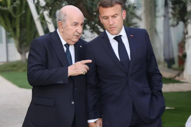 الرئيسان الفرنسي والجزائري على هامش قمة مجموعة السبع في إيطاليا يوم 14 يونيو 2024 (الرئاسة الجزائرية)