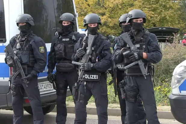 Police secure an area after a deadly shooting in the eastern German city of Halle on October 9, 2019. REUTERS/Marvin Gaul
