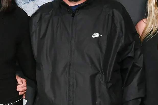 نيك راينر خلال العرض الأول لفيلم «سباينال تاب 2: النهاية مستمرة» في 9 سبتمبر 2025 بمسرح إيجيبشن في هوليوود (أ.ب)