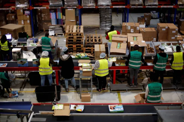 صورة لخط الإنتاج في مصنع ألعاب «ساينس فور يو» في لشبونة بالبرتغال (أرشيفية - رويترز)