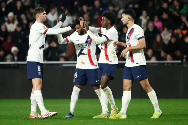 يأمل باريس سان جيرمان أن يهدي فرنسا لقبها الأول في كأس القارات (رويترز)