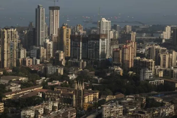 منظر عام لأفق مدينة مومباي (رويترز)