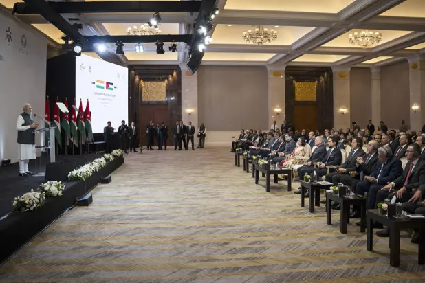 مودي يتحدث أمام منتدى الأعمال الهندي-الأردني في العاصمة الأردنية عمان (إكس)