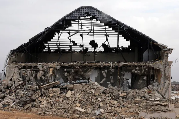 منزل مدمّر في بلدة بليدا بجنوب لبنان (إ.ب.أ)