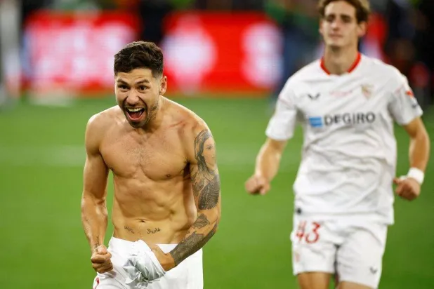 سانتياغو مونتيل فاز بجائزة بوشكاش لأفضل هدف (رويترز)