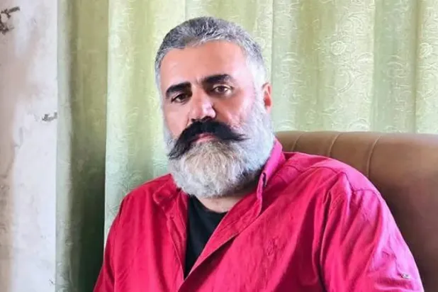 Şair ve aktivist Enver Fevzat, pazar günü Suveyda ilinin doğusundaki Busan köyünde evinin önünde öldürüldü (SANA)