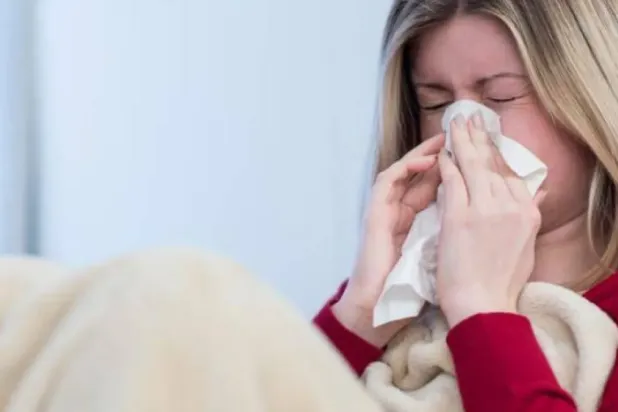 قد يكون للطعام دور مهم في دعم جهاز المناعة وتعزيز قدرتنا على مقاومة الإنفلونزا (د.ب.أ)