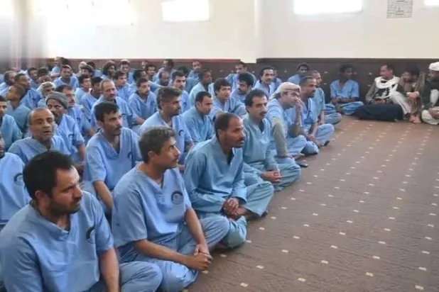 الحوثيون يجندون مئات السجناء في عمران وصعدة مقابل إطلاقهم