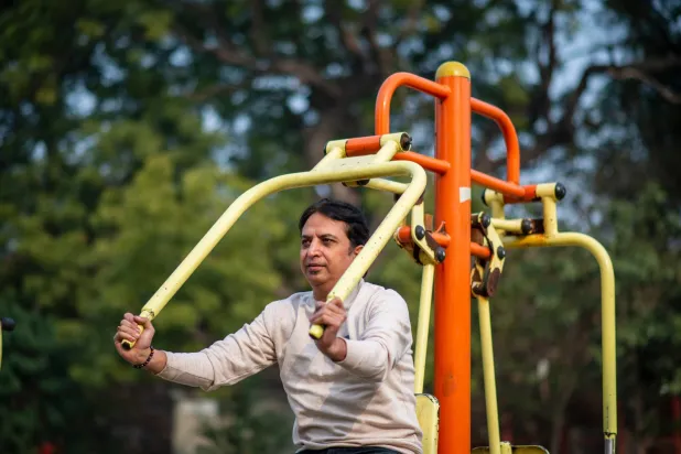 العمر يتقدّم لكنّ الحركة لا تفقد معناها (شاترستوك)