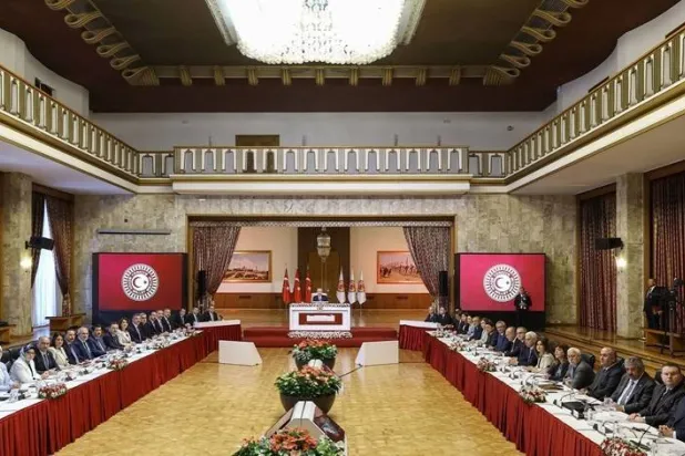 لجنة «التضامن الوطني والأخوة والديمقراطية» بالبرلمان التركي تستعد لمناقشة الاقتراحات الخاصة بعملية السلام (حساب البرلمان في إكس)