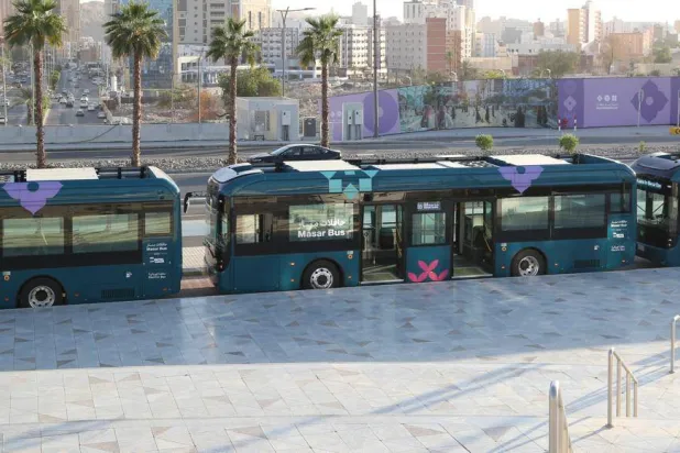 تدشين أول شبكة حافلات تعمل بالكامل بالطاقة الكهربائية في مكة المكرمة