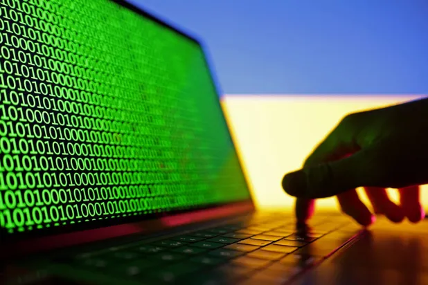 أوضح وزير الداخلية الفرنسي أن الخرق الأمني جرى بسبب ضعف إجراءات «السلامة الرقمية» (رويترز)