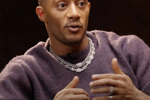 رمضان وعد بمراعاة اختيار ملابس مناسبة لحفلاته - حسابه على «فيسبوك»