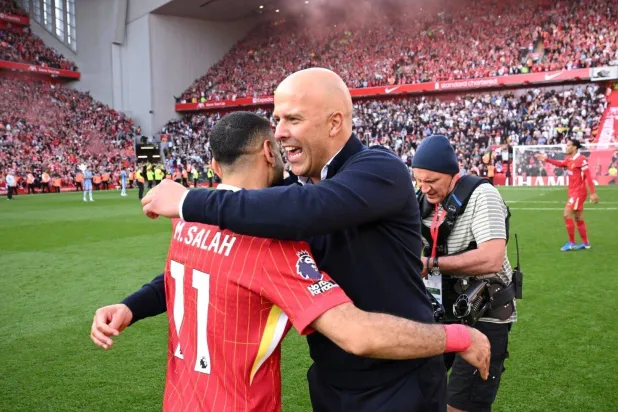 صلاح وسلوت من علاقة مثالية الموسم الماضي الى صدام وأزمات هذا الموسم (موقع ليفربول)