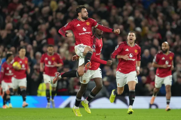 برونو قائد يونايتد يحتفل بالتسجيل في مرمى بورنموث (أ ب)